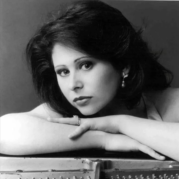 Navah Perlman
